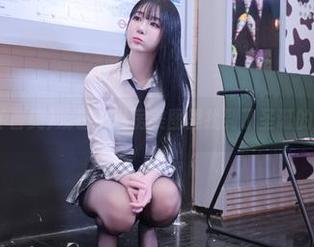是Bomi(普美)没错，私房美图里找到了圣诞的那股气息