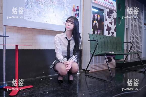 是Bomi(普美)没错，私房美图里找到了圣诞的那股气息