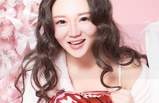 GIRLT果团网 - Miss琪办公室奇遇记，免费的图片让你见识到不为人知的一面！