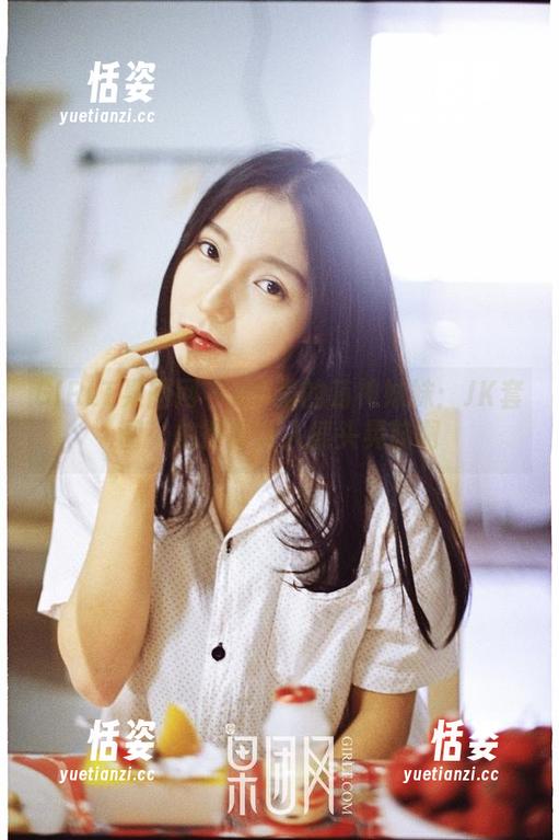 GIRLT果团网 - HD里的萌神妹妹：JK套图，拍得真让人摇头晃脑啊