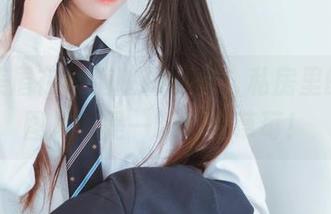草莓美眉在喵糖映画翻滚，私房里的每张图片都是一颗奶油草莓！
