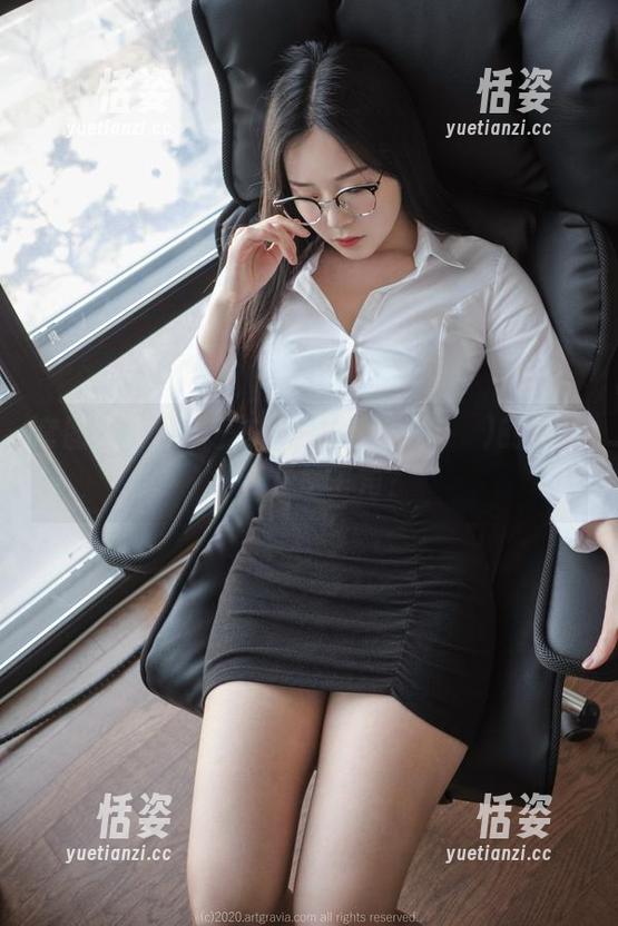 套图大赏：当三文鱼遇上Pia(피아)的私拍，谁才是主角？