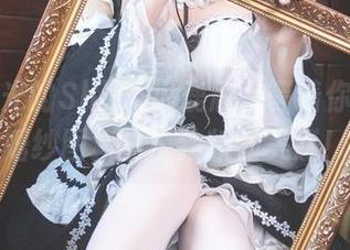 离开圣光的Shika小鹿鹿，等着你来一探婚纱图集里那独特的美感！
