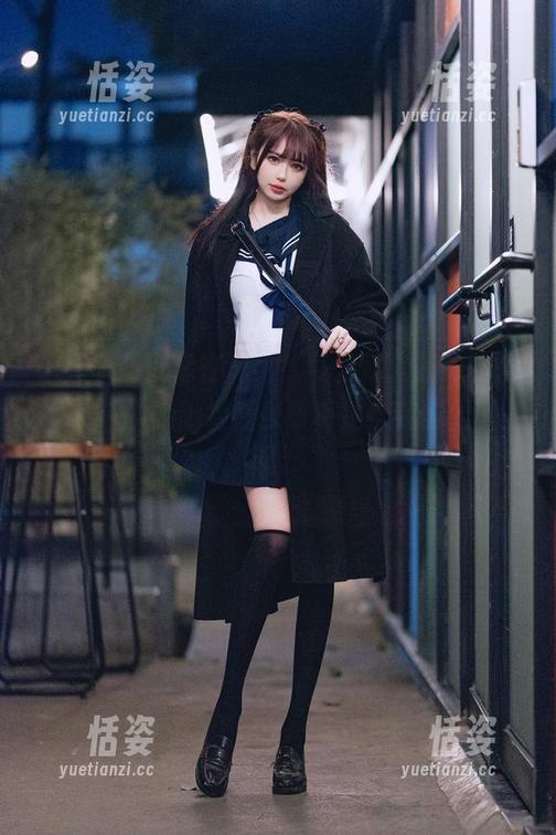 这组美图好像在说，“可爱就是我的超能力”——Tina很妖孽呀真是给我们上了一课。