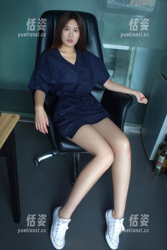 TuiGirl推女郎 - 在胡允儿的网袜中寻找观看的乐趣