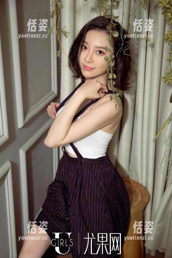 UGirls尤果网 - 一窥尤娜娜的油亮私房图包，恨不得立马投入到色彩的怀抱中。