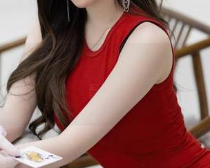 Xiuren秀人网 - 更新！夏晓Maggy的“姐姐”，时髦又优雅，美得无懈可击
