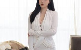 Xiuren秀人网 - 精选图片：梦心月的黑丝加持，那娇躯让人不小心就踩到了时光的刹车！