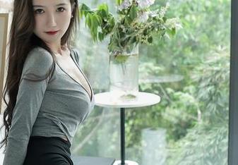 Xiuren秀人网 - 白微Sera在职场的模样：职业装写真分享，留给你的不仅是衣服！