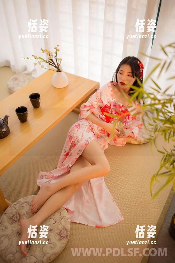 partycat轰趴猫 - 别被这些原图欺骗，陈雅漫的灰丝套图其实暗藏了不少‘情绪’啊！