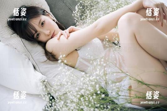 けん研推出的PINK×BLUE写真集，颜色搭配真的有些疯狂，不过又充满魅力呢。