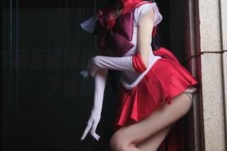 制服作品直逼网盘热搜，这一米八的大梨子谁能不关注呢？