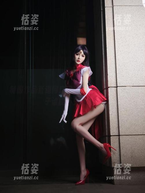 制服作品直逼网盘热搜，这一米八的大梨子谁能不关注呢？