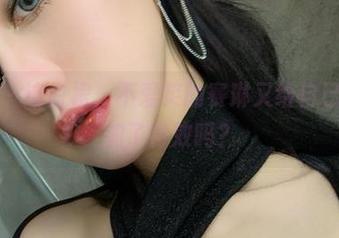 微密圈 - 这白裙，不爱笑的赛琳又给自己的美图加了特效吗？