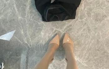 微密圈 - 俏妞t黑丝长腿：合集中的每一张图片都有点小任性