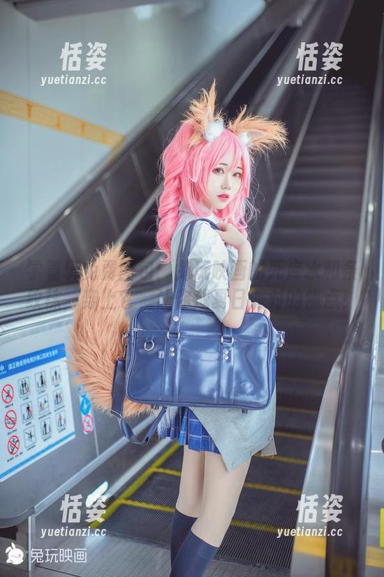 学着玩免费图包：兔玩映画的死库水和条纹袜，穿上它，让你成夏日派对的焦点！