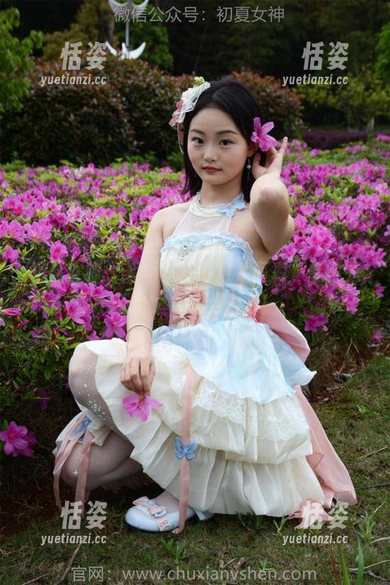 初夏女神 - 看看安妮的裸足写真，完全是无价之宝啊，哈哈！