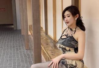 微密圈 - 周妍希的内购传奇：定制旗袍作品，水印打包寄回去吧！