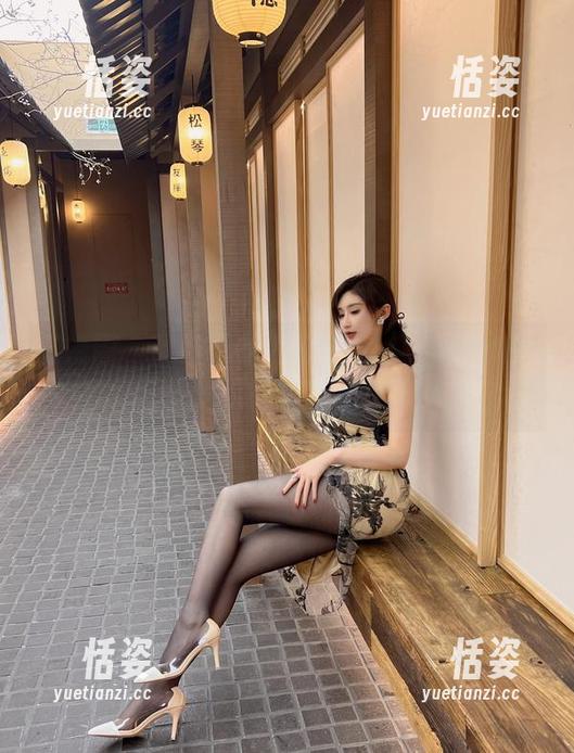 微密圈 - 周妍希的内购传奇：定制旗袍作品，水印打包寄回去吧！