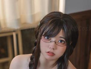啊日日_Ganlory的“小红帽”会不会把狼人也Cos坏了？美图里找找狼的心思
