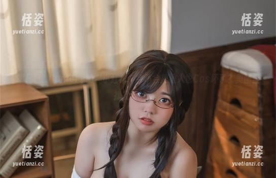 啊日日_Ganlory的“小红帽”会不会把狼人也Cos坏了？美图里找找狼的心思