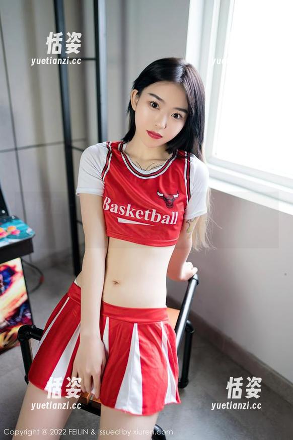 嗲囡囡 - 伍月yuer的旗袍写真，凝视间的千言万语