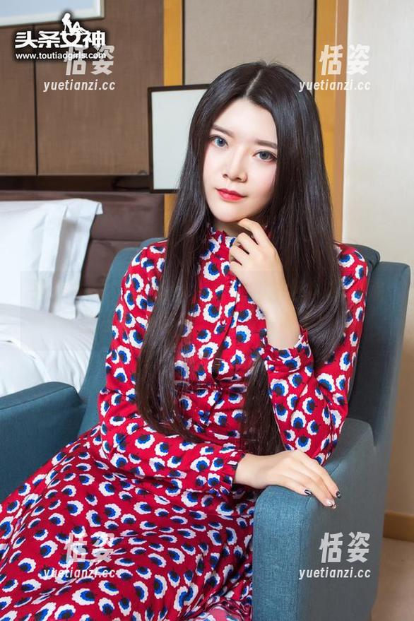 头条女神 - 又是令人垂涎的图包！杨曼妮的小女仆吃货厨娘，上菜了！