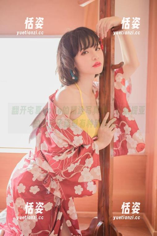 翻开宅夏yoko的精选写真集，赫斯提亚的索尼子造型有种新鲜感。