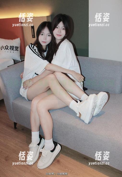 小众视觉 - 泳装下的蓉蓉：写真会上又有啥新花样？