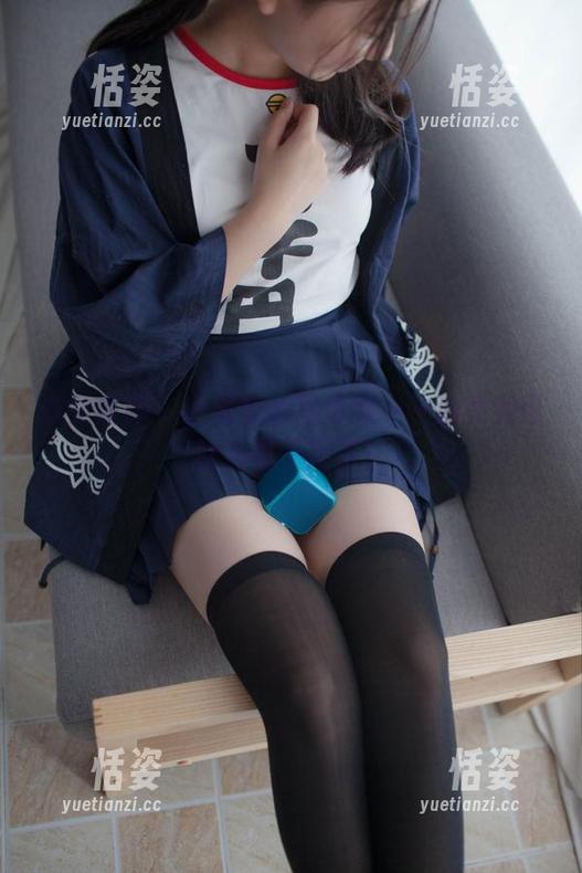 少女秩序 - 小满全新写真集——油亮到可以当镜子用了！