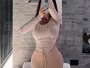 微密圈 - 在希希Gina的红裙下，连风都嫉妒了！带你进入她的写真和套图世界！