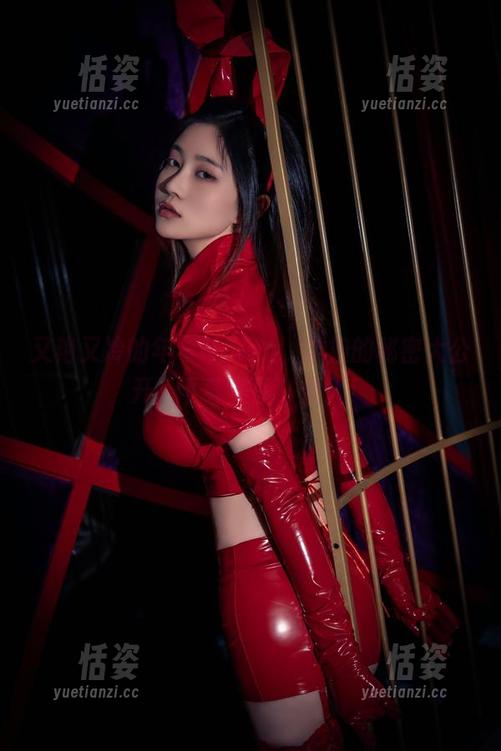 又艳又冷的年年Nnian，学姐的秘密大公开，下载美图，慎入！
