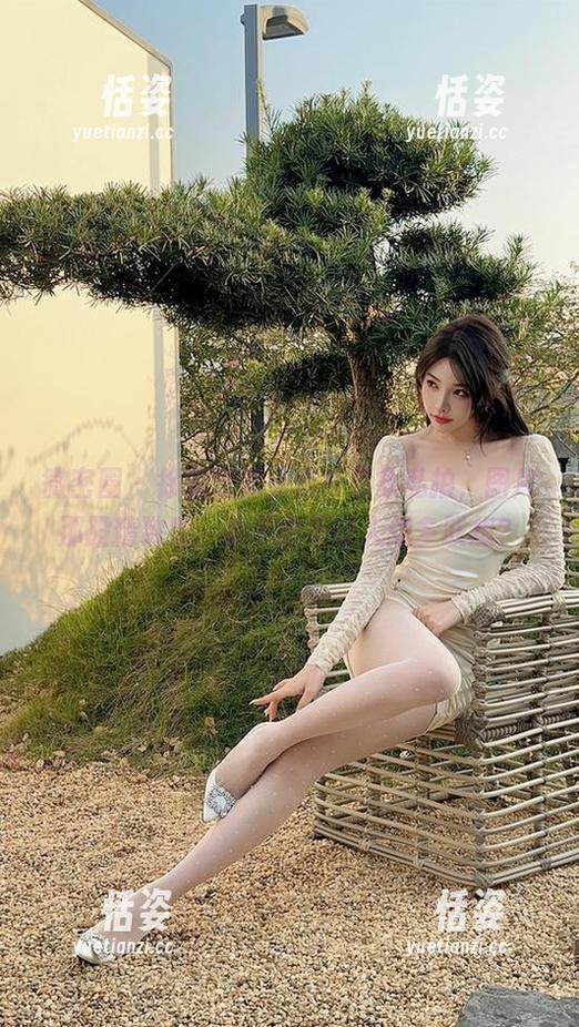 微密圈 - 徐莉芝的女秘书形象私拍，图片那股精致感，能不能不让人想多联想？