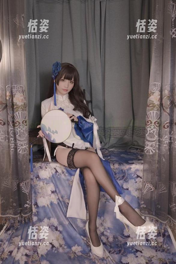 星野saori的户外写真：风吹过的头发和跑掉的蚊子们