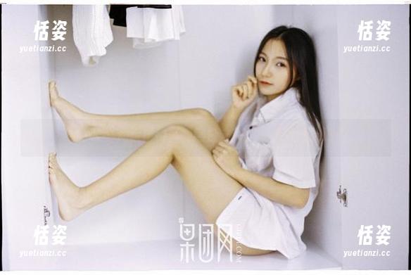 果团网 - 周琰琳LIN的黑白之旅：高清美图抢眼秀