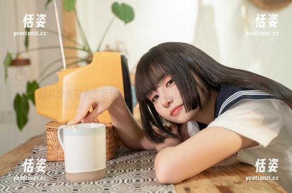 爆机少女喵小吉足球套图：你确定这是足球而不是CS？