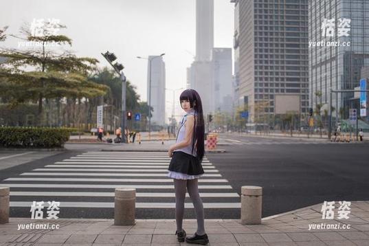 白金Saki的吊带袜：每一张图片都像在说‘来啊，下载啊’。