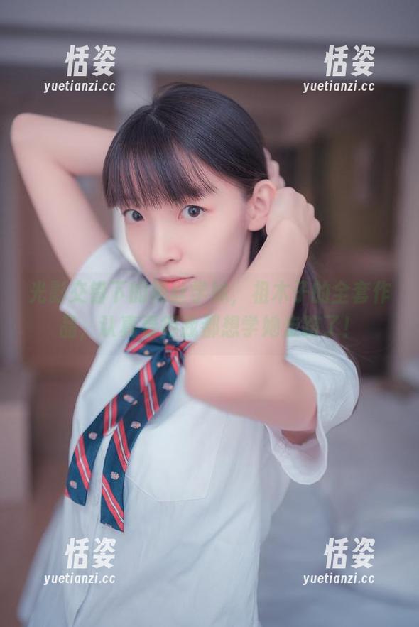 光影交错下的黑丝学妹，祖木子的全套作品，认真看得我都想学她走路了！