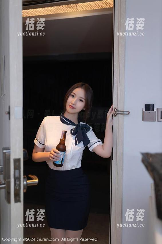 秀人网 - 看！这是baby嘉茵版的肉丝，高清写真里的春卷新宠！