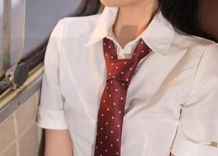秀人网 - youOvOyou的红裙，分享原图带来的微妙不安与期待感，真奇妙。