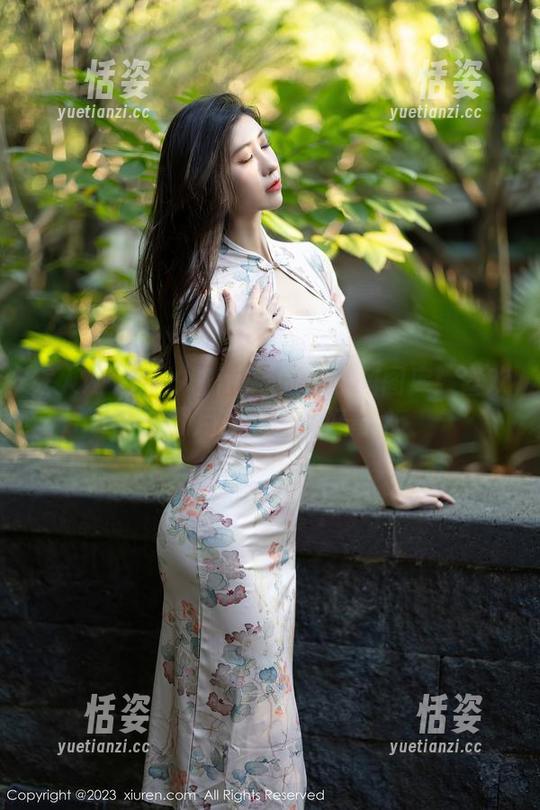 秀人网 - 奈汐酱nice的连衣裙图库：喜欢到跟月亮对话的好奇心