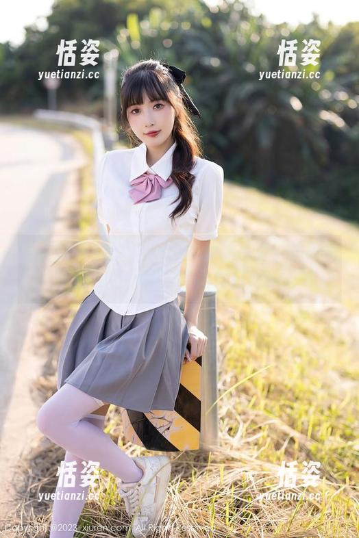 秀人网 - 奈汐酱nice的棉袜写真：袜子界的网红，我准备为她打call