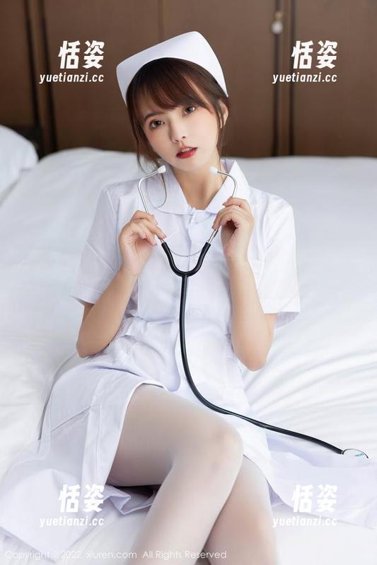 秀人网 - 易阳Silvia的黑丝镂空，高清图包中的清新气息，竟让人浮想联翩。