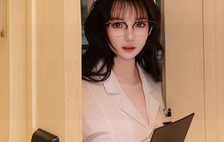 秀人网 - 林子遥的眼镜写真，翻开图册前，我以为只是眼镜，结果里面却藏了好多情绪。