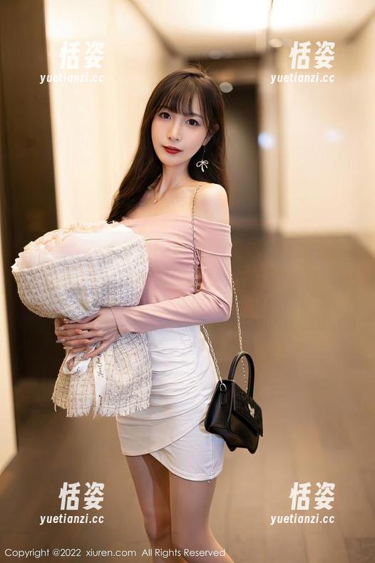 秀人网 - 私房原图里的绝美景色——言沫，这高挑的身材和那天鹅般的丝足，差点把我震撼得掉进水里！