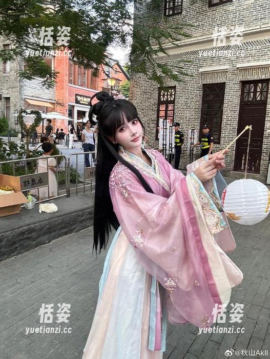 秋山AkI 妈呀,秋山AkI的亚丝娜太上头,分享的都是腿部的优雅!
