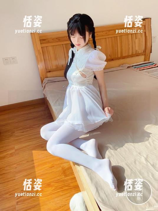 稚乖画册 - 高解析度肉丝大集合，夜夜在天台停车场的另类尝试！