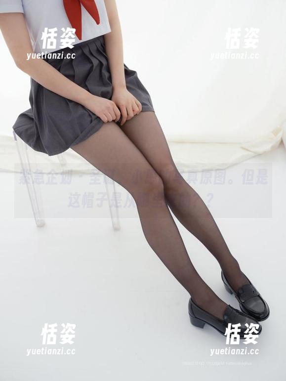 紧急企划-小恩 紧急企划 - 圣诞,小恩的写真原图。但是这帽子是从哪里来的??