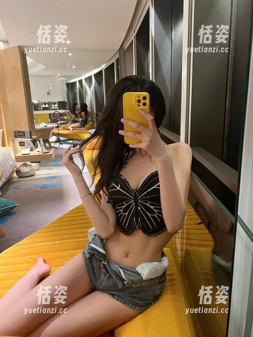 微密圈 - 看到葛征的定制校服，突然怀念起学生时代了