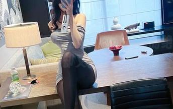 微密圈 - 低调的私拍：葛征短裤的绝妙之处，干净利落，却又留下许多想象空间。